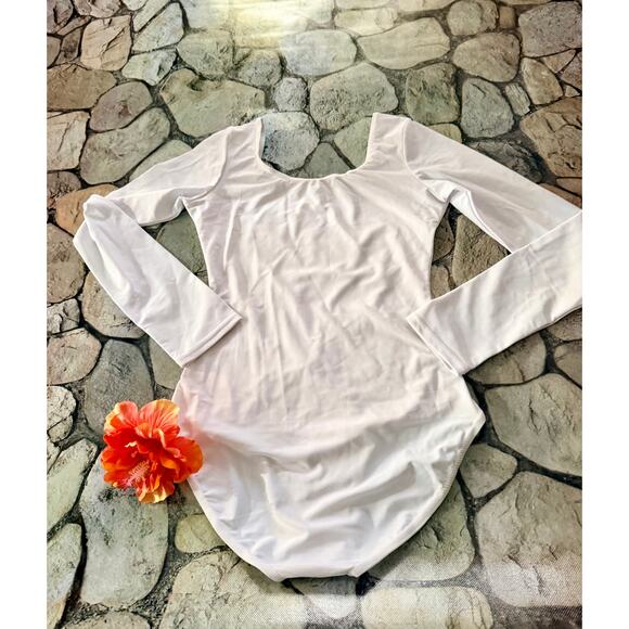 NWT LONG SLEEVE WHITE LEO-LARGE - Picture 4 of 5